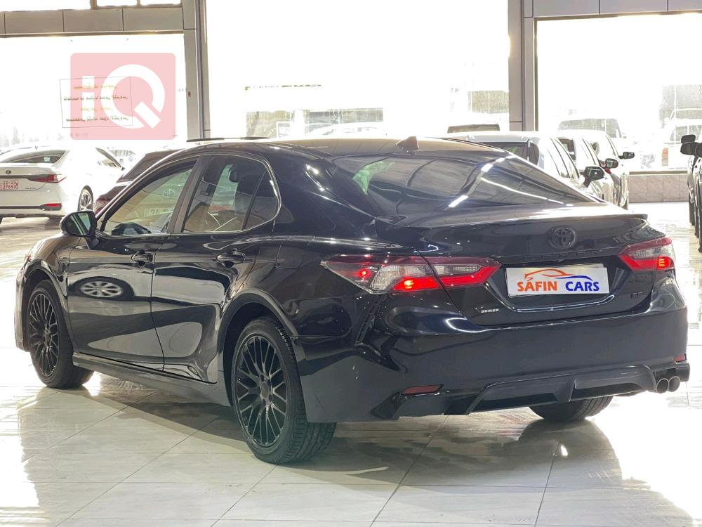 تۆیۆتا کامری